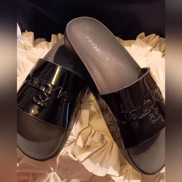 EUC Calvin Klein Black Slides Size 10m - Picture 1 of 5
